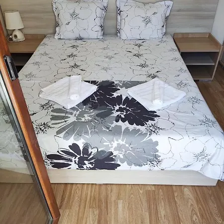 Summer Breeze Apartment, *